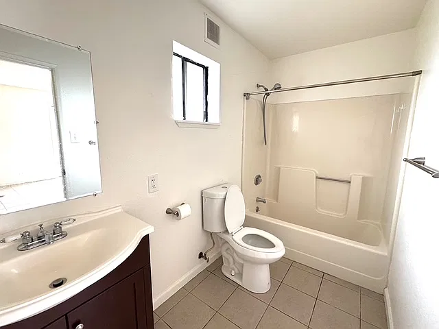 Studio, 500 sqft, $1,050 — Photo 3