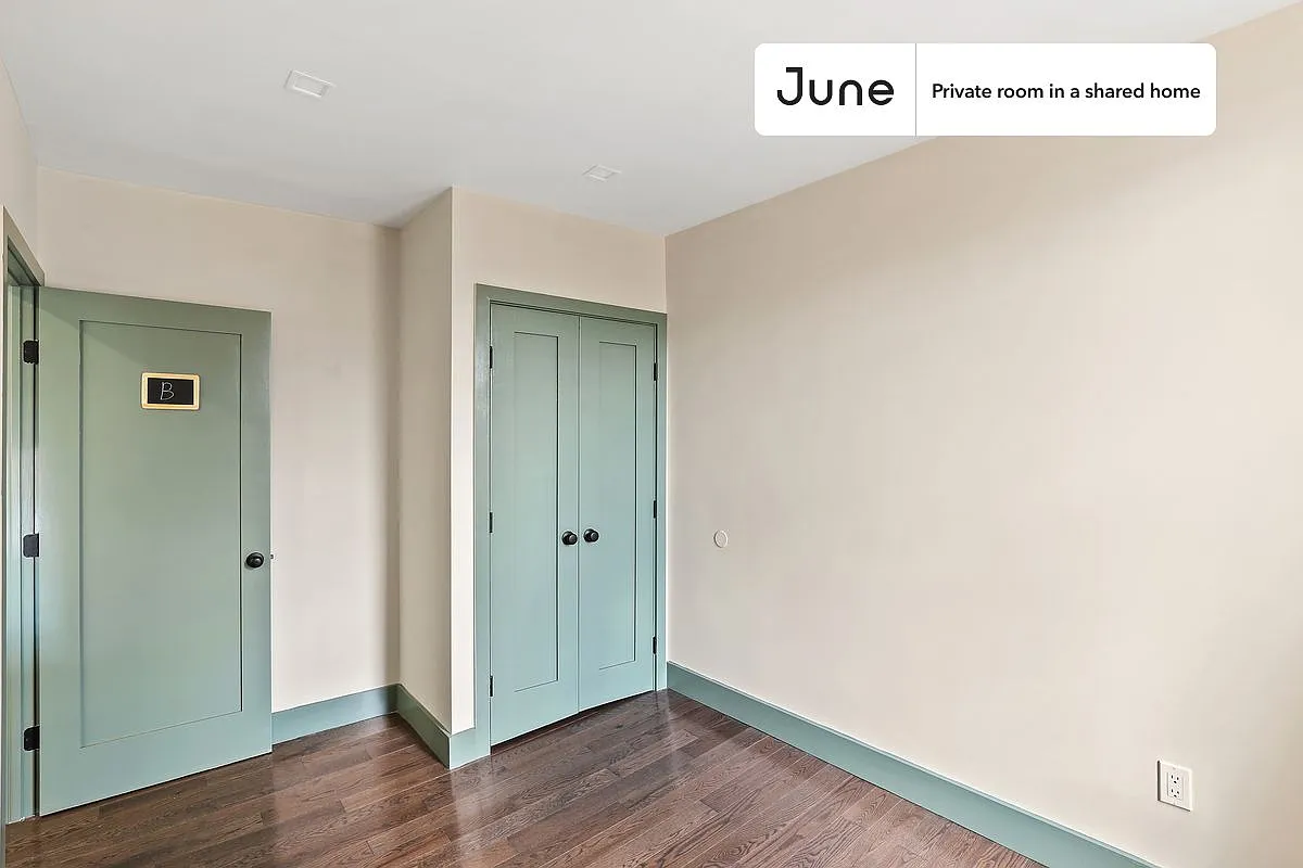Queen bedroom in 2 bed/1 bath home in East Harlem #499 B — Photo 3
