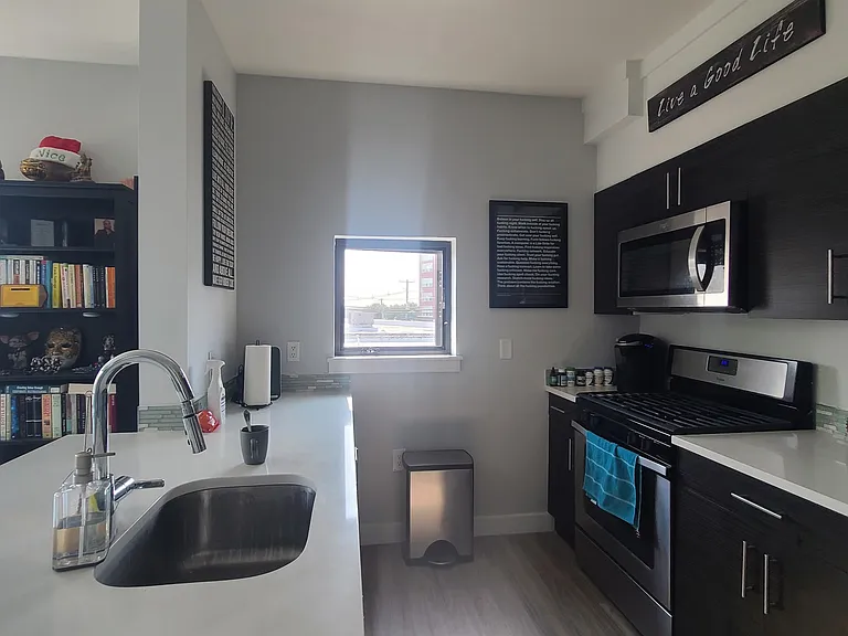5711 Washington St #301 — Photo 8
