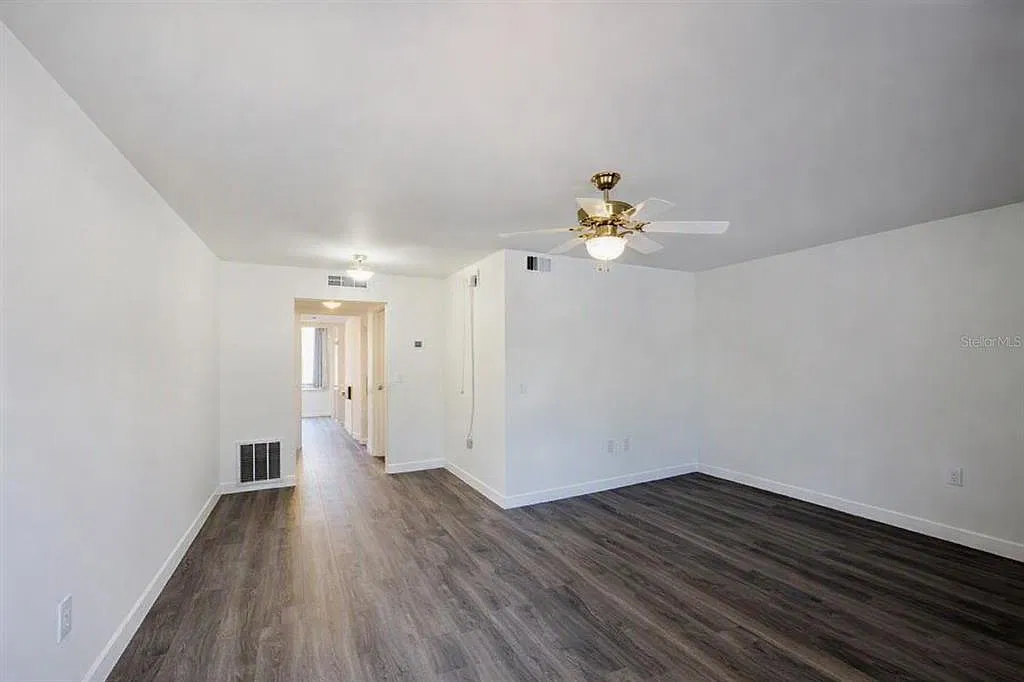 1 bed, 1.0 bath, 596 sqft, $1,098 — Photo 2