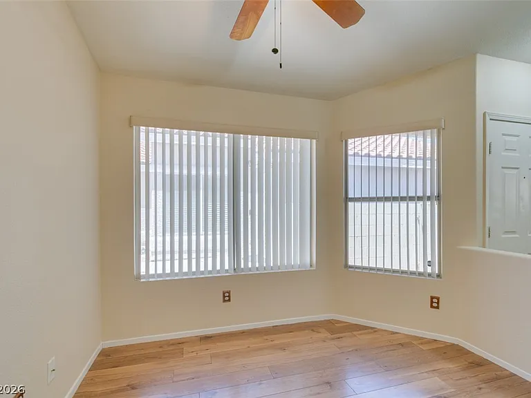 8168 W Gilmore Ave — Photo 12