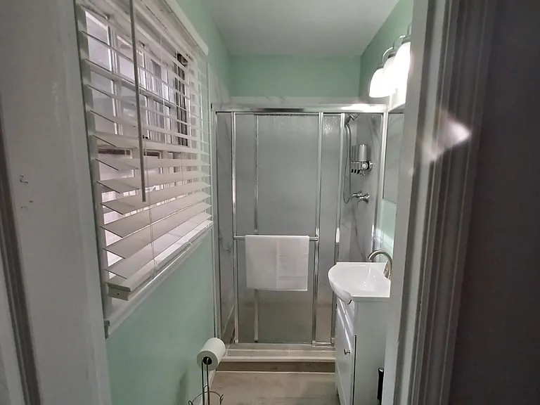 master bedroom bathroom