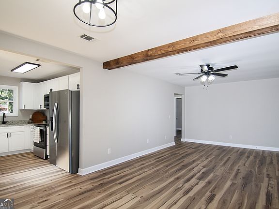 4th image of 421 Vienna Cir
