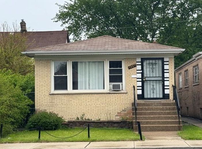 2nd image of 7227 S Damen Ave