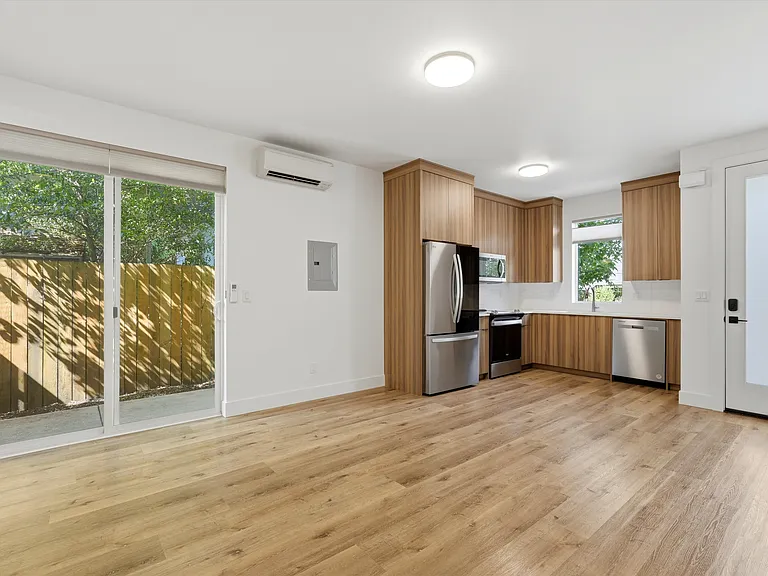 5221 N Maryland Ave — Photo 10