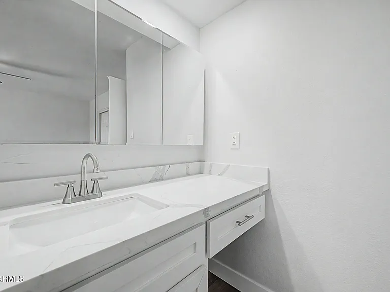 4214 W Lewis Ave — Photo 15
