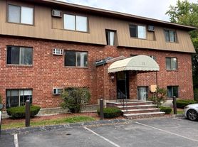 75 Log St, Manchester, NH