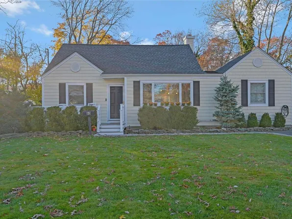 60 Gladstone Avenue, West Islip, NY 11795