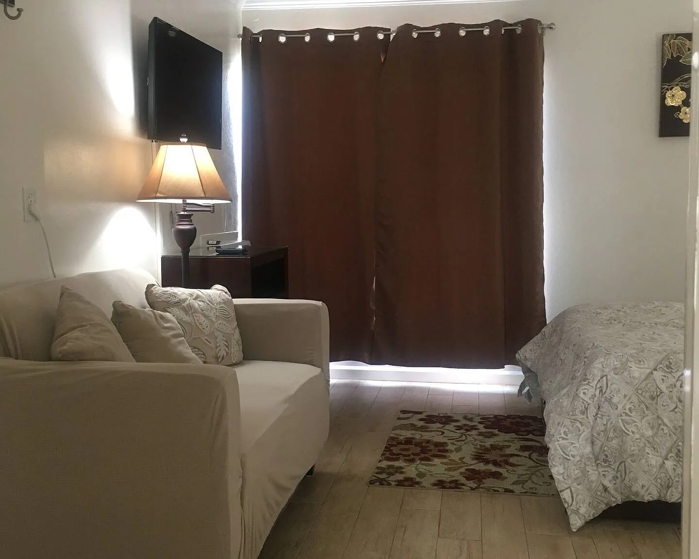 2313 Montrose Ave — Photo 4