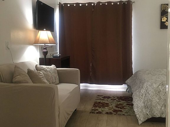 4th image of 2313 Montrose Ave APT 6