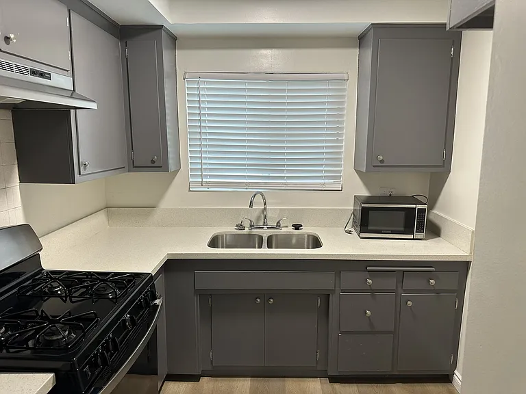 325 N Howard St #4 — Photo 11
