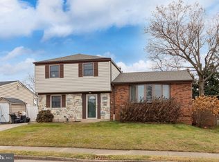 9733 Beacon Rd, Philadelphia, PA 19115