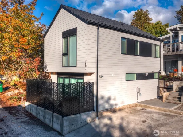 7507 Latona Avenue NE, Seattle, WA 98115