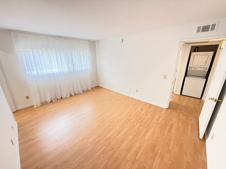 920 N Alfred St #201 — Photo 5