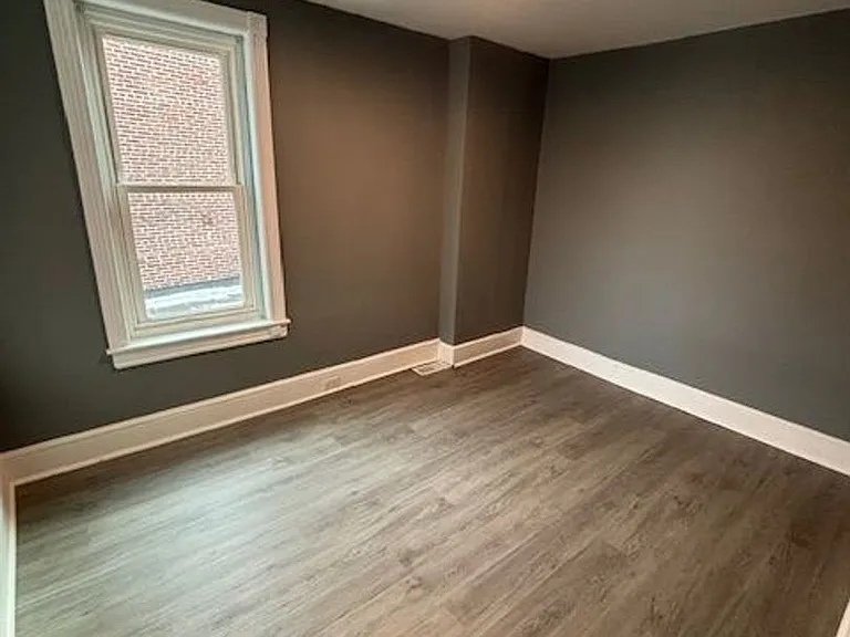 228 N Evans St — Photo 7