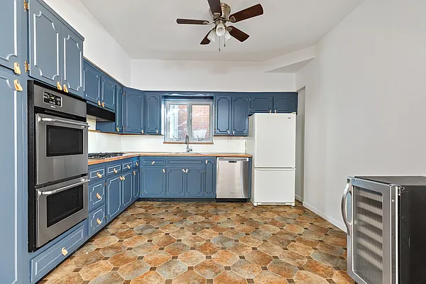 Sold by Corcoran | media 3