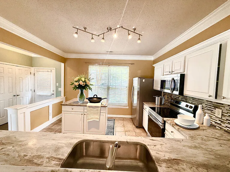 600 Canyon Lake Cir — Photo 9
