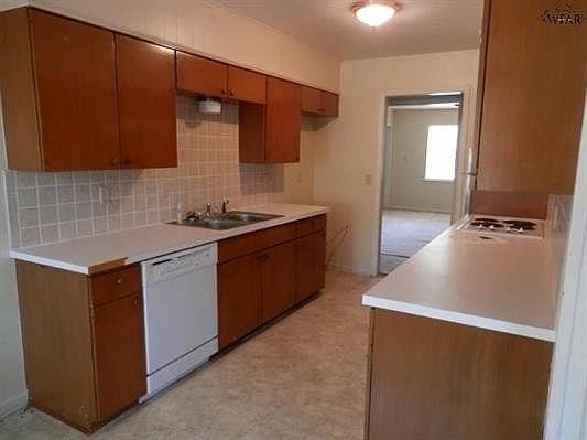 2nd image of 4214 Kingsbury Dr