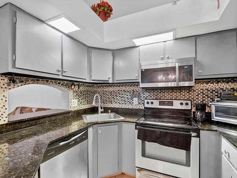 4191 S 57th Ave #G — Photo 22