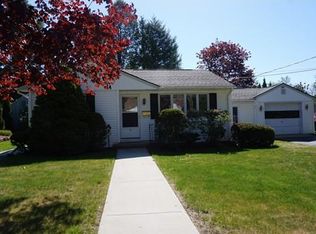 12 Middle Rd, Gardner, MA 01440