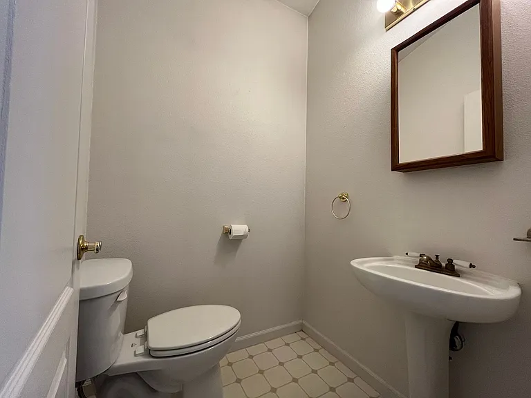 1146 Vista Dr — Photo 11