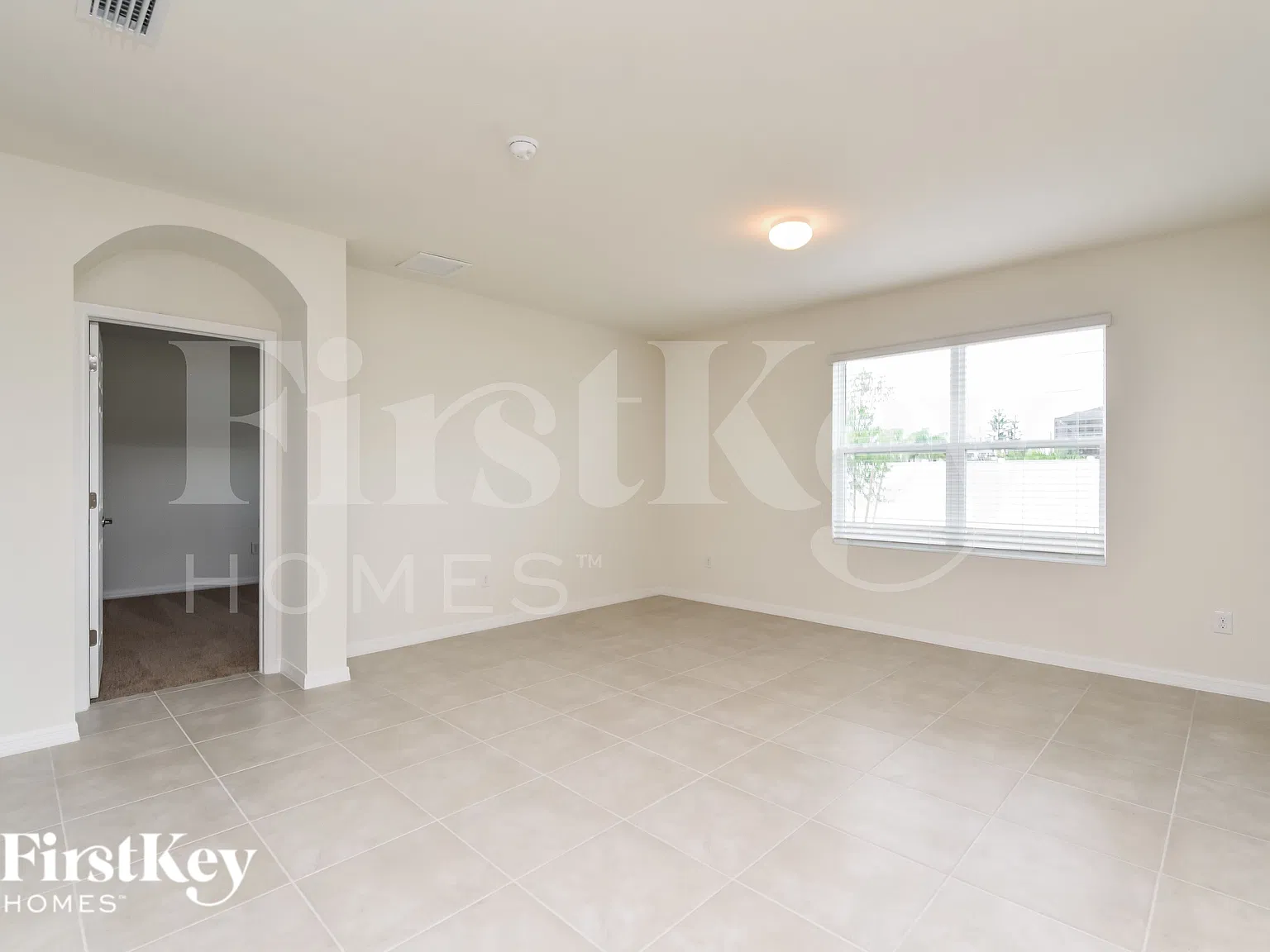 4 bed, 2.0 bath, 1828 sqft, $2,005 — Photo 4