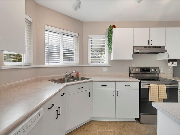 4th image of 396 Harrogate Rd #32