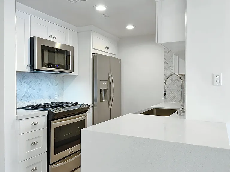 301 S Swall Dr #103 — Photo 7