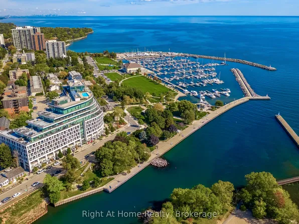 11 Bronte Rd #201, Oakville, ON L6L 0E1
