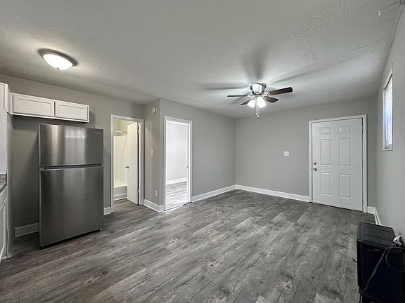 4th image of 210 Courtyard Cir #210