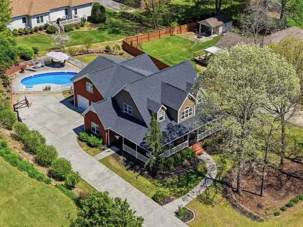 3216 Leona Dr, Rocky Face, GA 30740