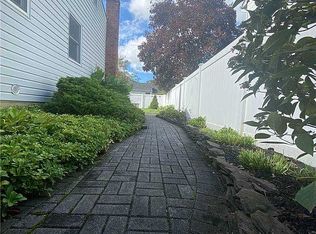 21 Lockwood Ave, Farmingdale, NY 11735