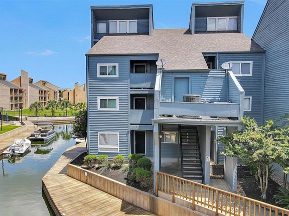 3rd image of 12500 Melville Dr APT 202A