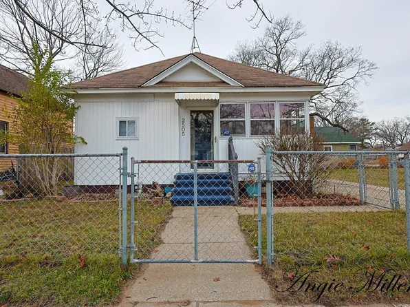 2505 Leahy St, Muskegon Heights, MI 49444