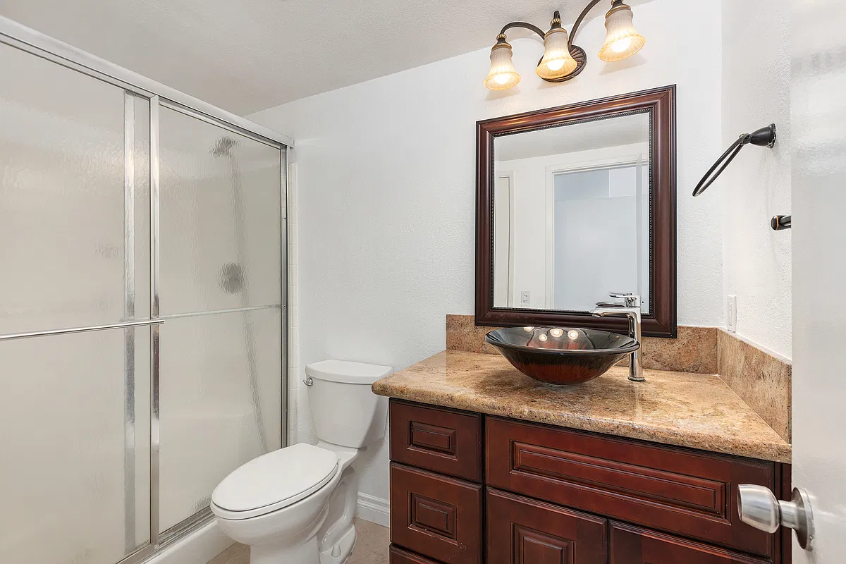 4 bed, 1750 sqft, $4,200 — Photo 4