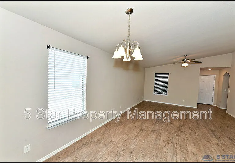 916 Villa Seca Dr — Photo 15