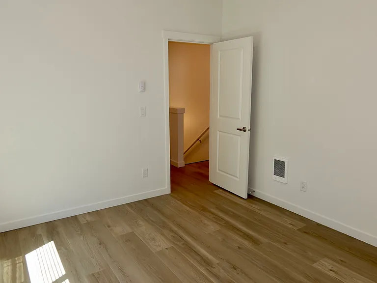 723 Elkins Way SE — Photo 18