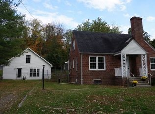 2075 Valley Rd, Berkeley Springs, WV 25411