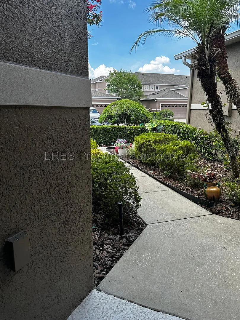 3 bed, 2.5 bath, 1700 sqft, $2,300 — Photo 4