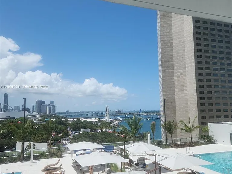 325 Biscayne Blvd #1420 — Photo 2