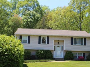 220 Russo Dr, Hamden, CT 06518