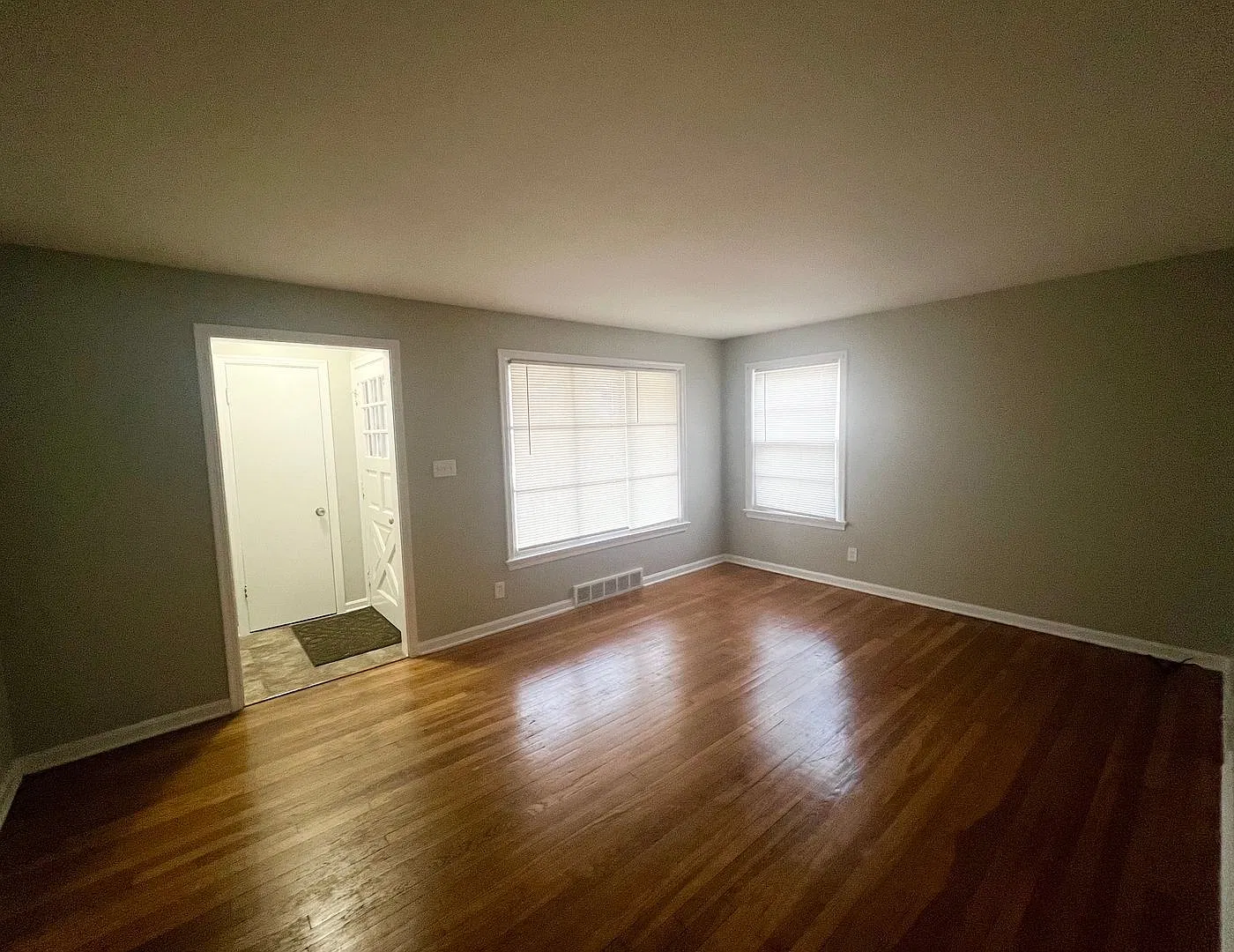South Euclid 3 BR Cape Cod — Photo 4