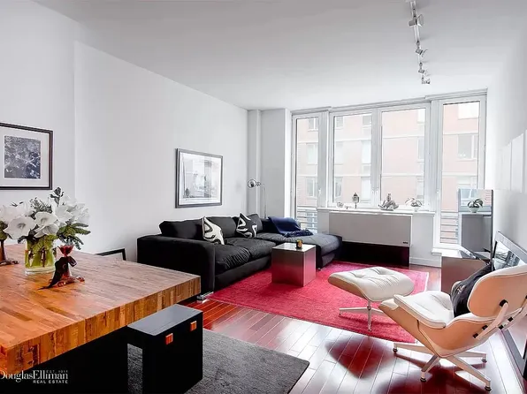 125 West 21st Street image 1 of 9