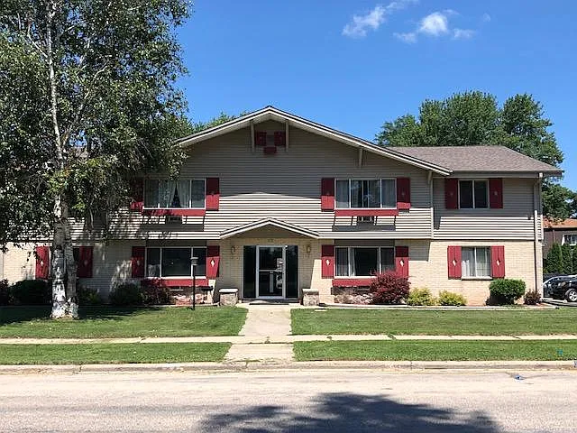 630 E Lincoln Ave — Photo 1