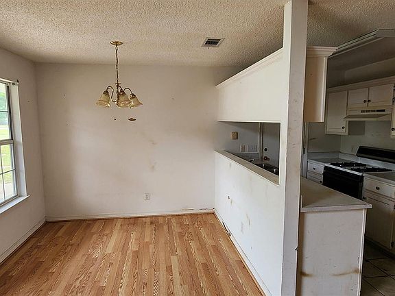 2nd image of 6952 Weatherwood Pl