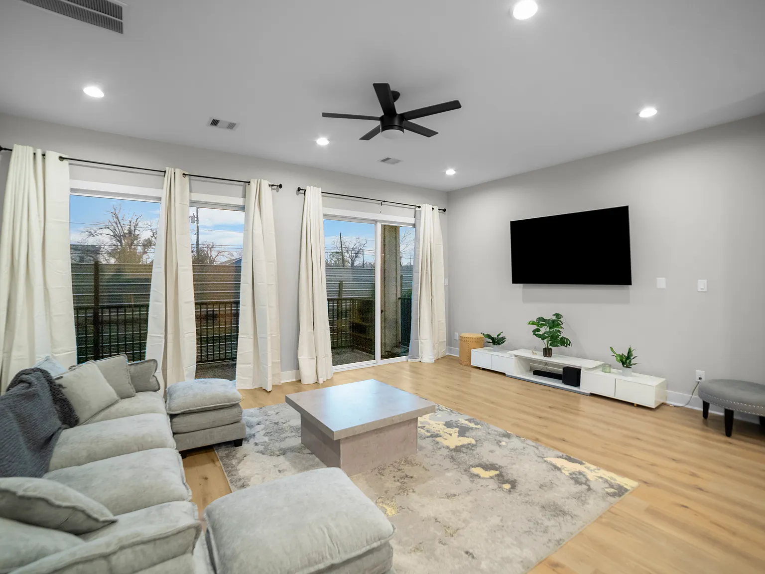 3 bed, 2.5 bath, 2132 sqft, $3,000 — Photo 4