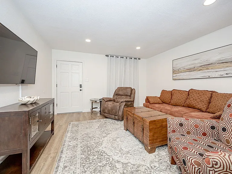 114 Ethel Cir #8 — Photo 5