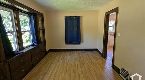 443 W Thornton St — Photo 37