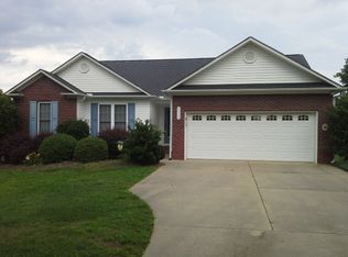 1038 Knollwood Acres Rd, Boiling Springs, SC 29316