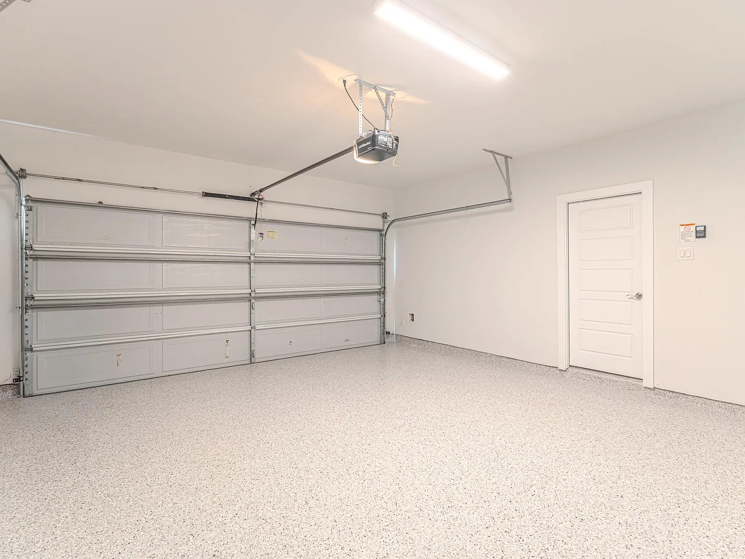 4 bed, 2.5 bath, 2166 sqft, $2,600 — Photo 3
